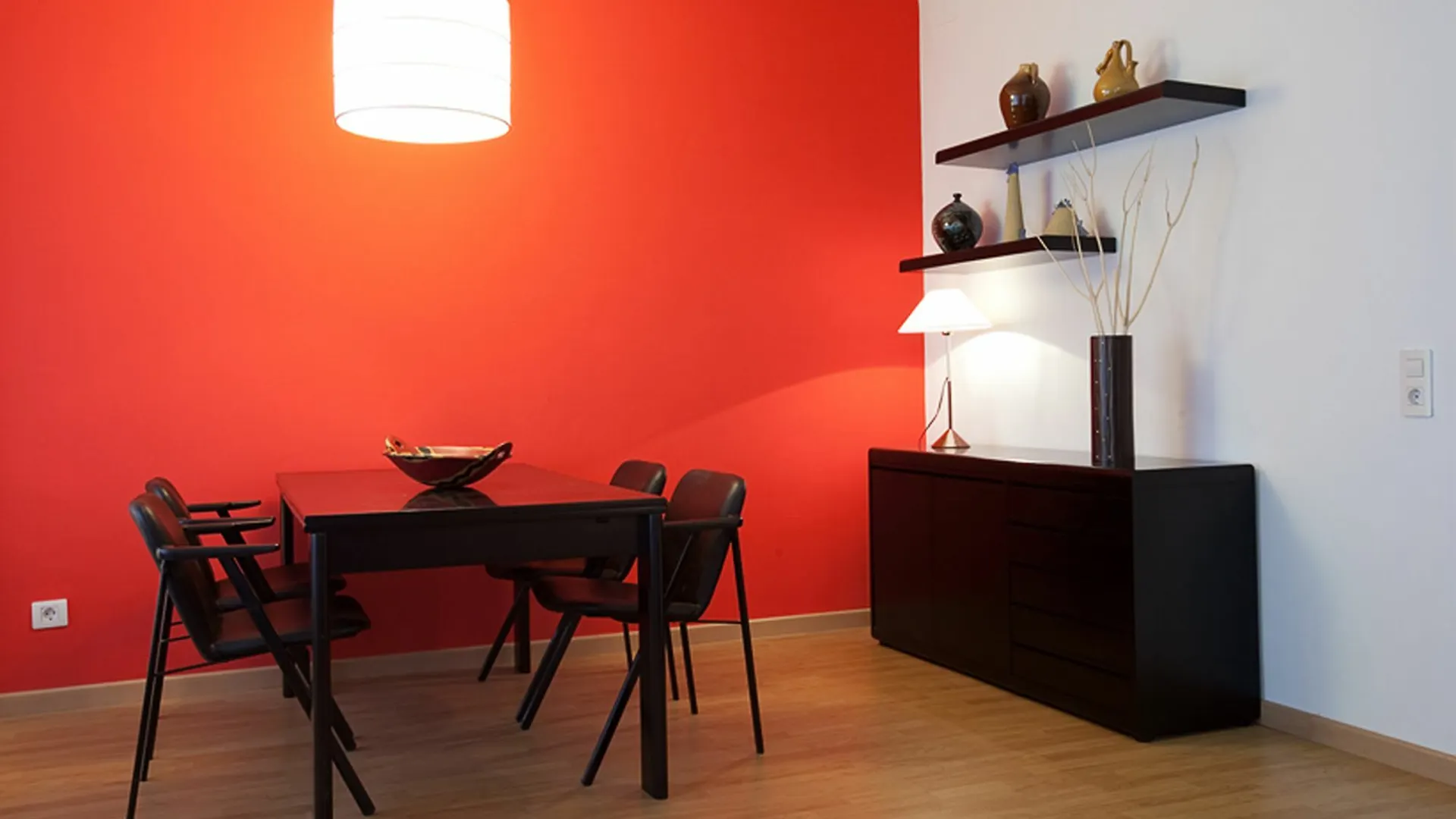 Red Glow Barcelona Apartment
